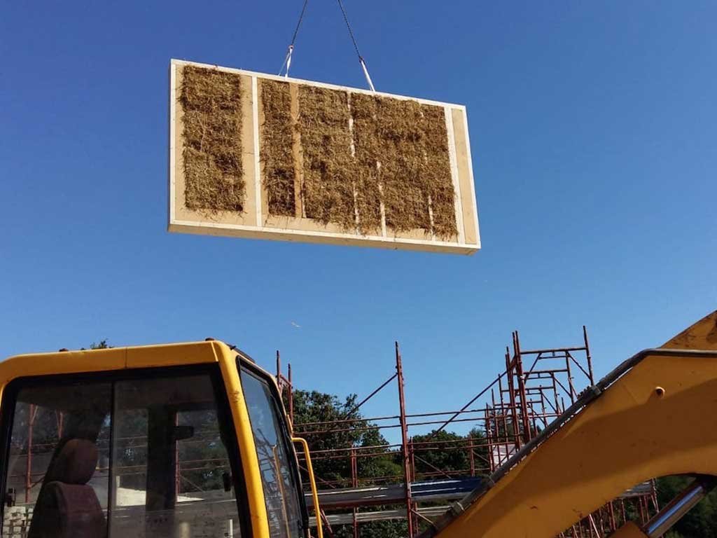 parete prefabbricata legno e paglia