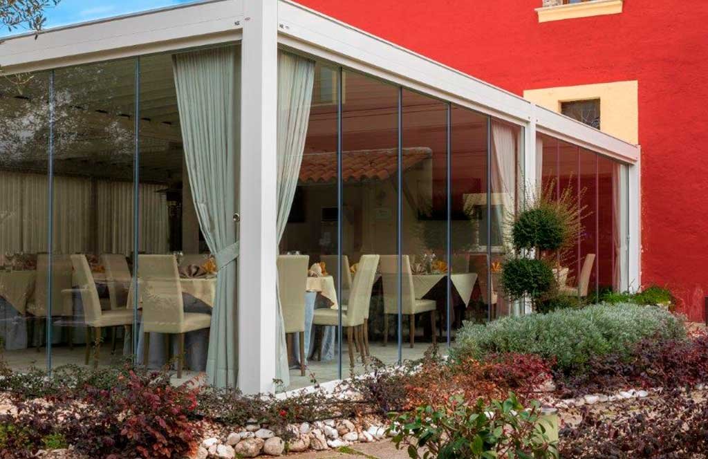 tenda pergola chiusa facciata