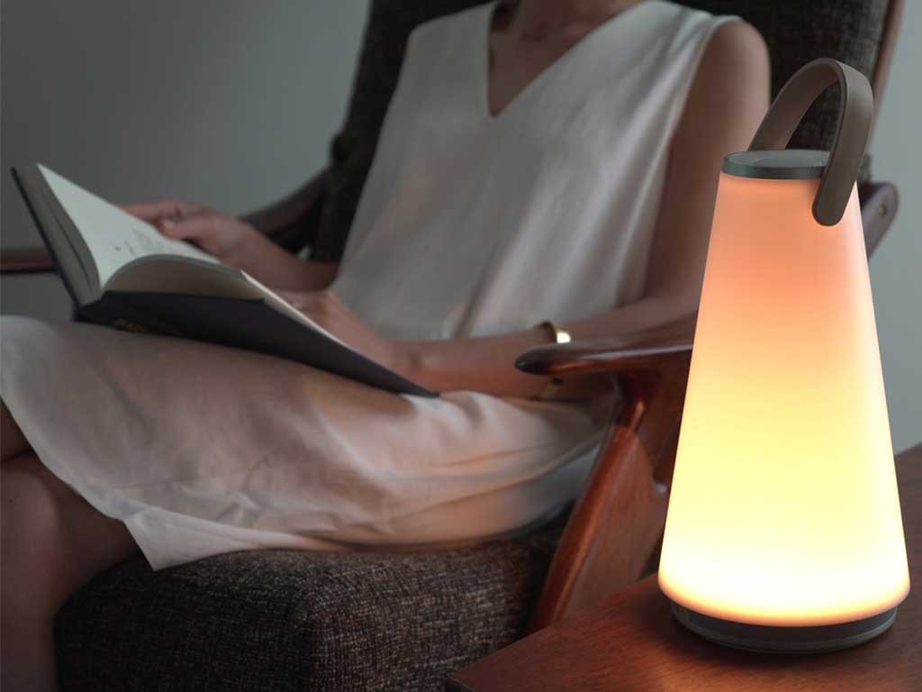 lampada e altoparlante hi fi