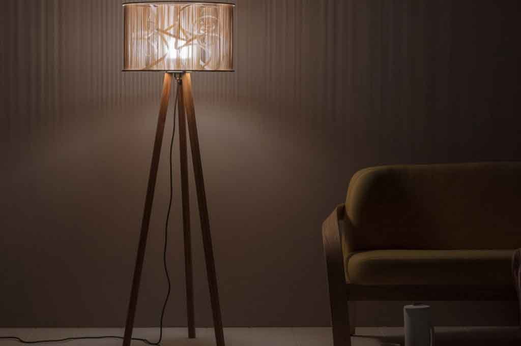 lampada da terra legno