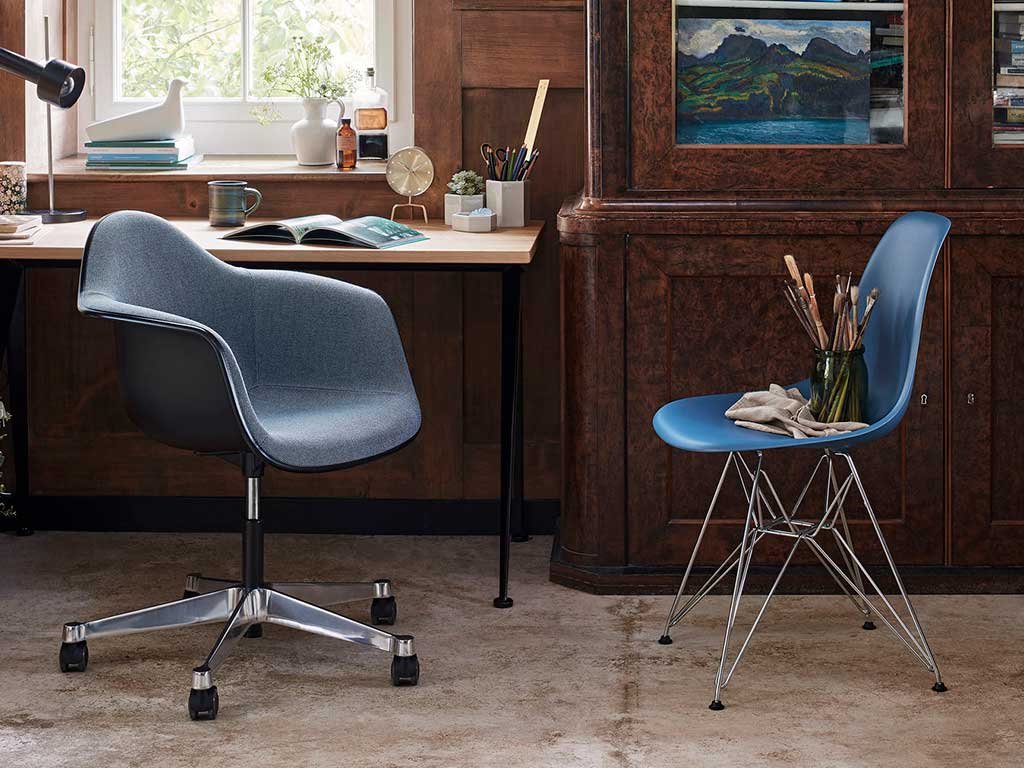 eames plastic chair