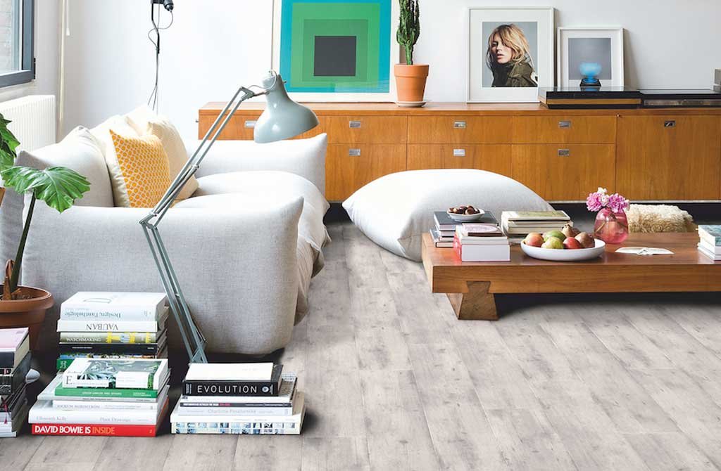 pavimento laminato effetto legno chiaro