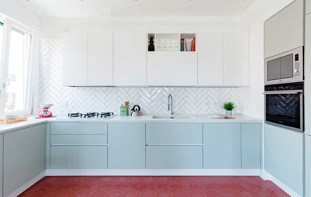cucina bianco e celeste