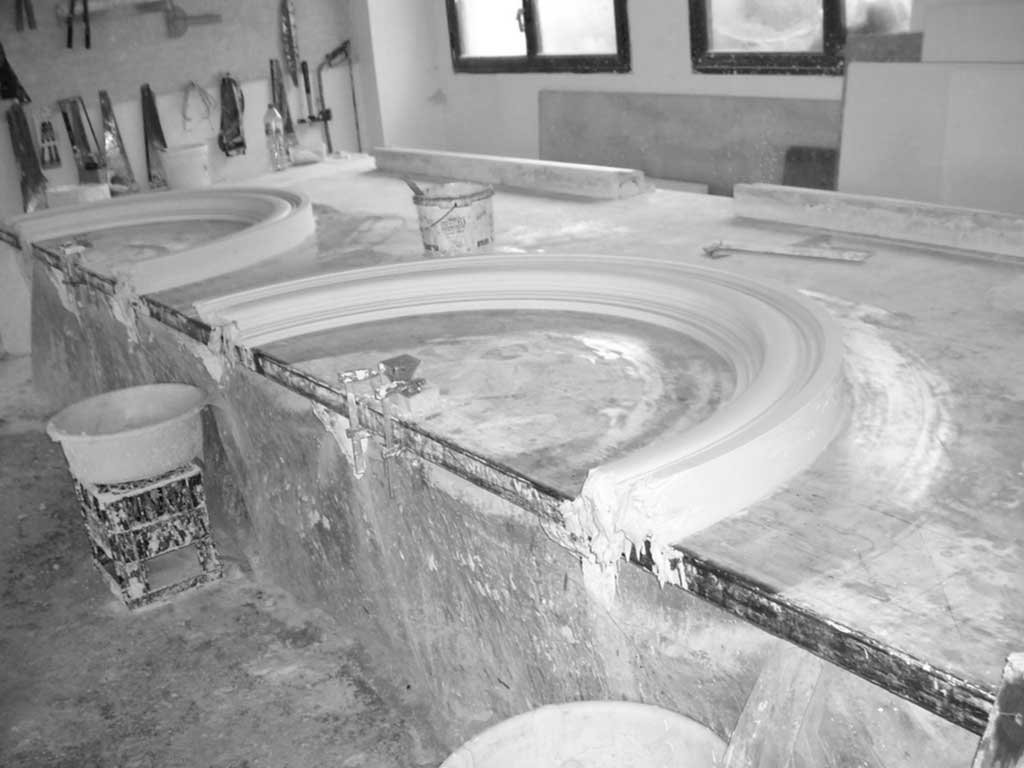 lavorazione gesso lampade