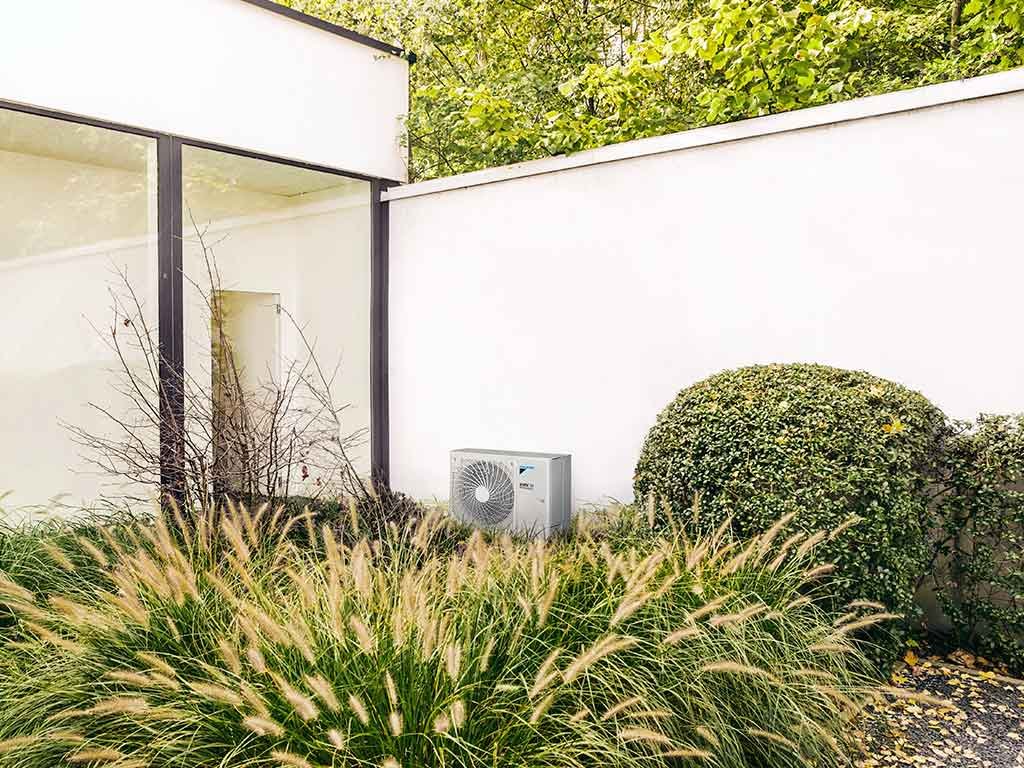 pompa calore installata esterno