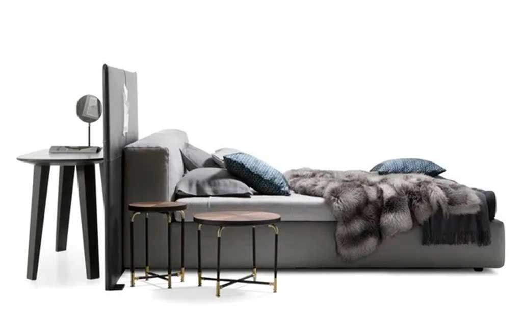 letto matrimoniale centro stanza