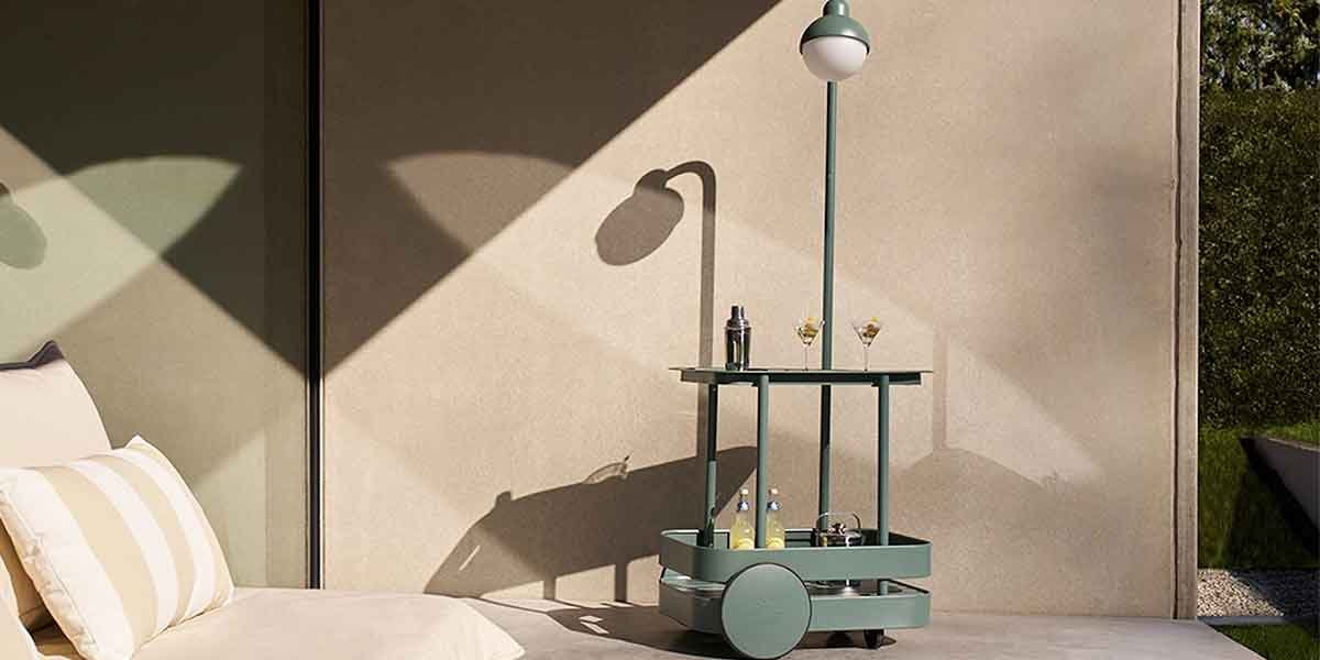 carrello vivande verde con lampada sospesa