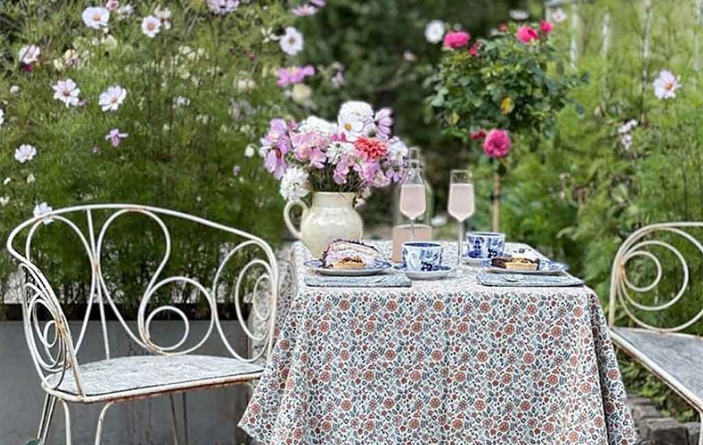 tovaglia fiori giardino