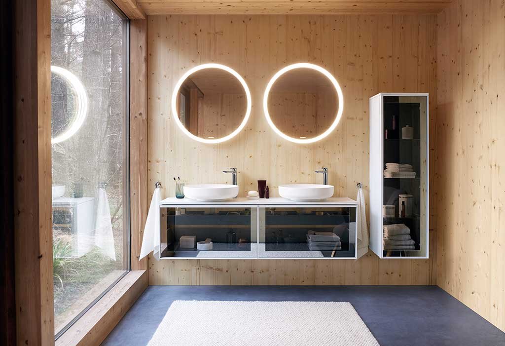arredo bagno mobili sospesi vetro e doppio lavabo