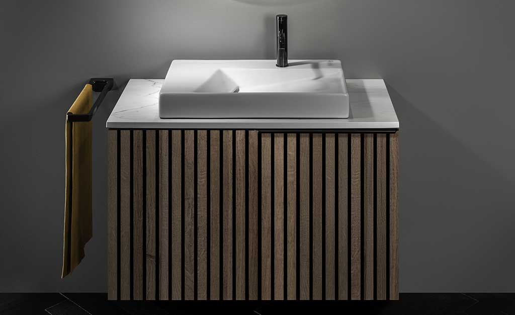 arredo bagno lavabo appoggio e mobile legno listelli