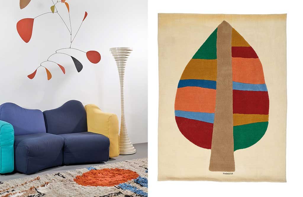 divano colorato e tappeto stampa foglia pianta