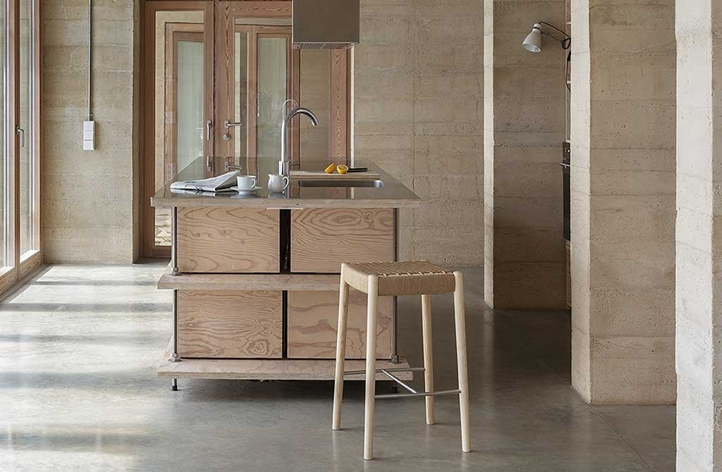 sgabello legno paglia