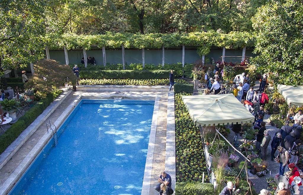 vista piscina villa necchi milano evento colori autunno