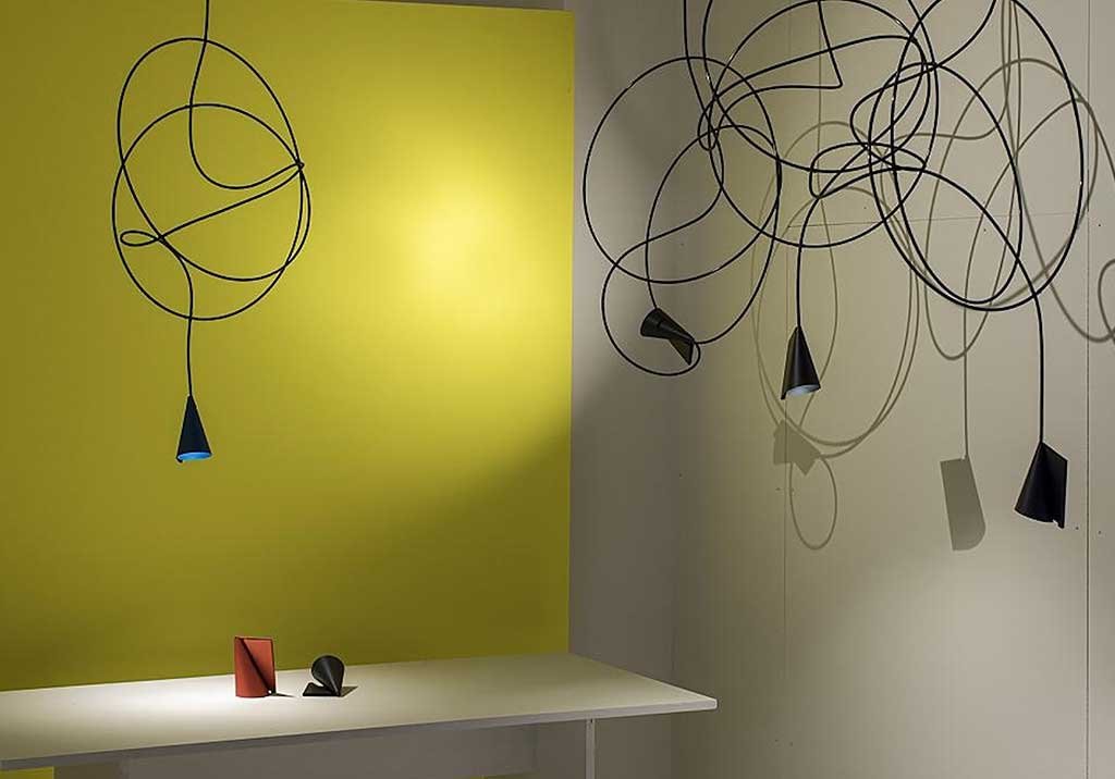 lampada sospesa filo aggrovigliato paralume alluminio nero