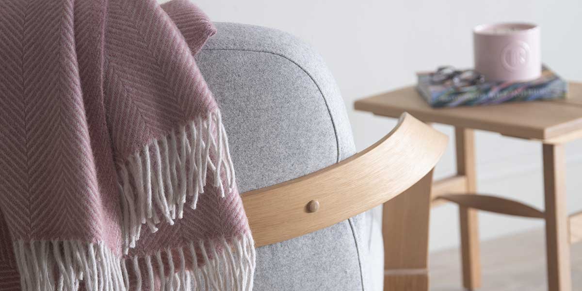 angolo comfort casa poltrona tavolinetto plaid