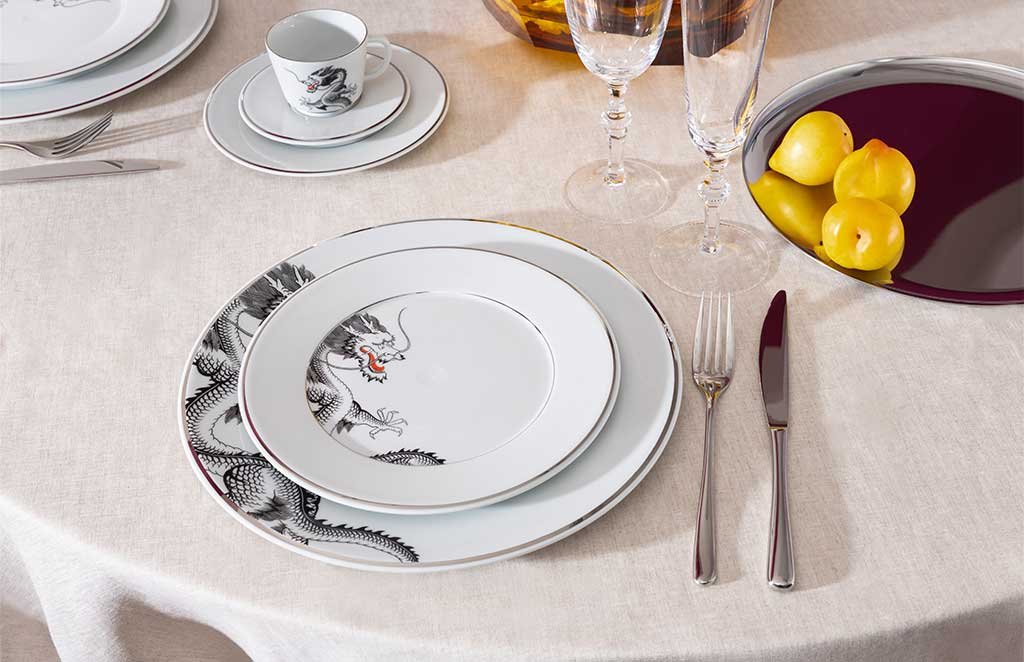 servizio piatti porcellana decorato disegno drago