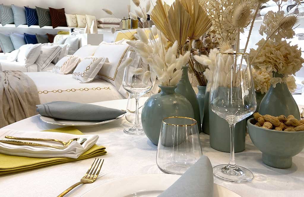 Elegant Biancoperla home and table fabrics