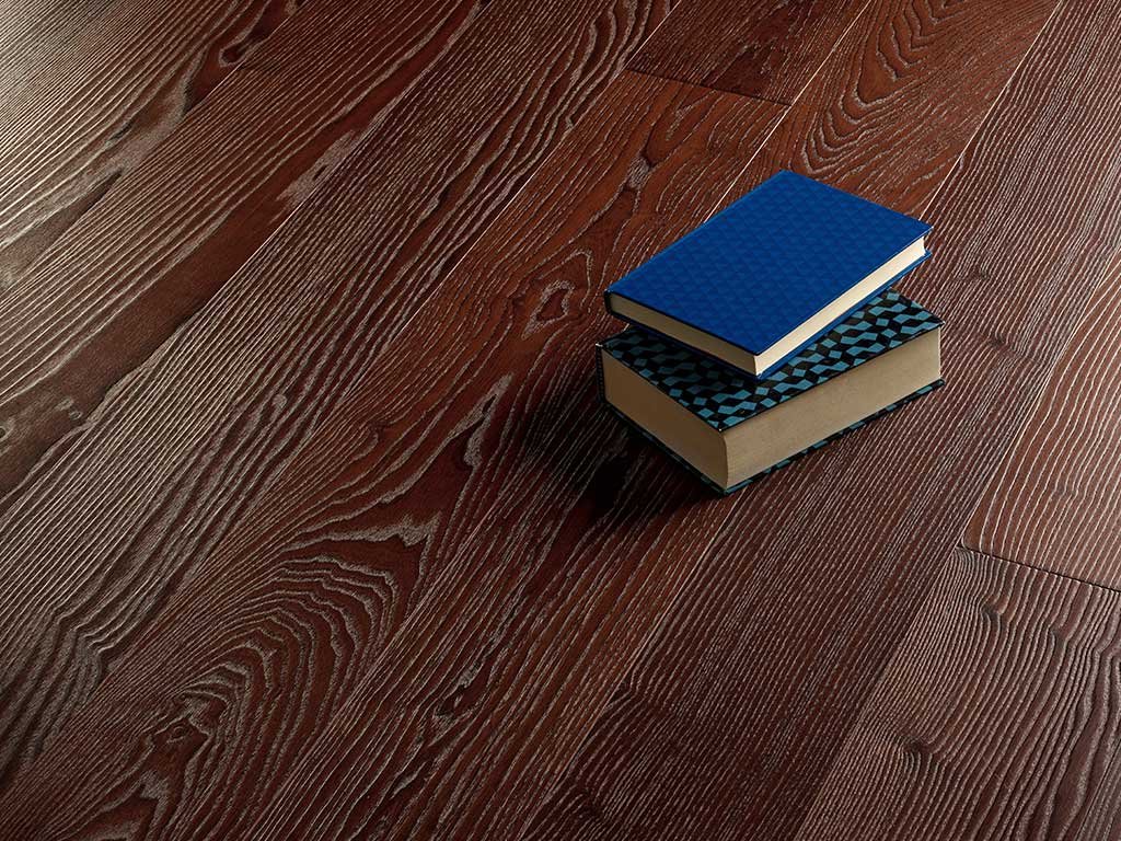 parquet massello essenza tendente rossastro