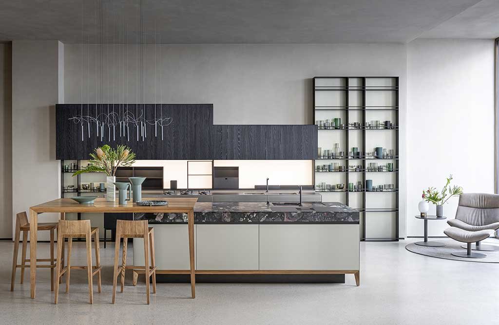 cucina a vista in laccato anodizzato