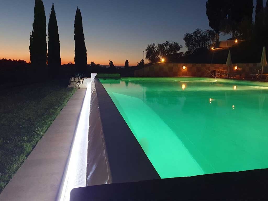 illuminazione led bordo piscina