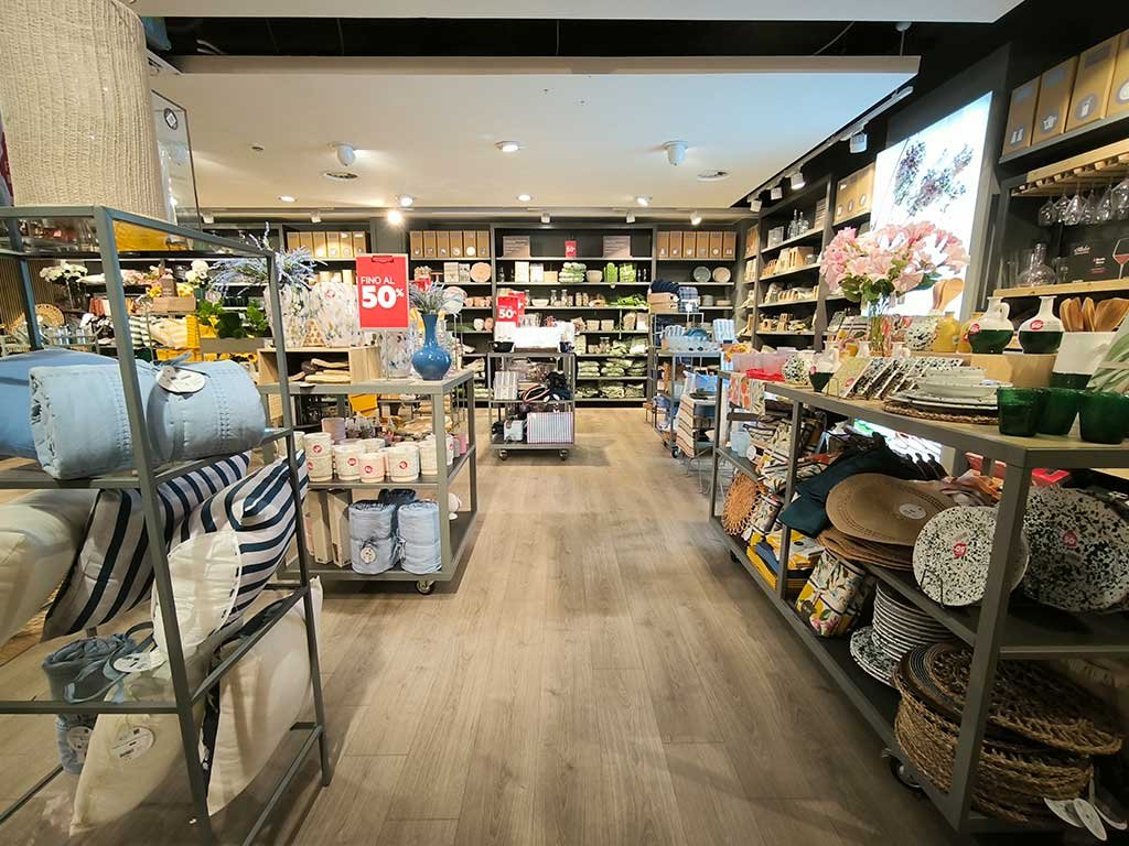 interni negozio croff upim napoli