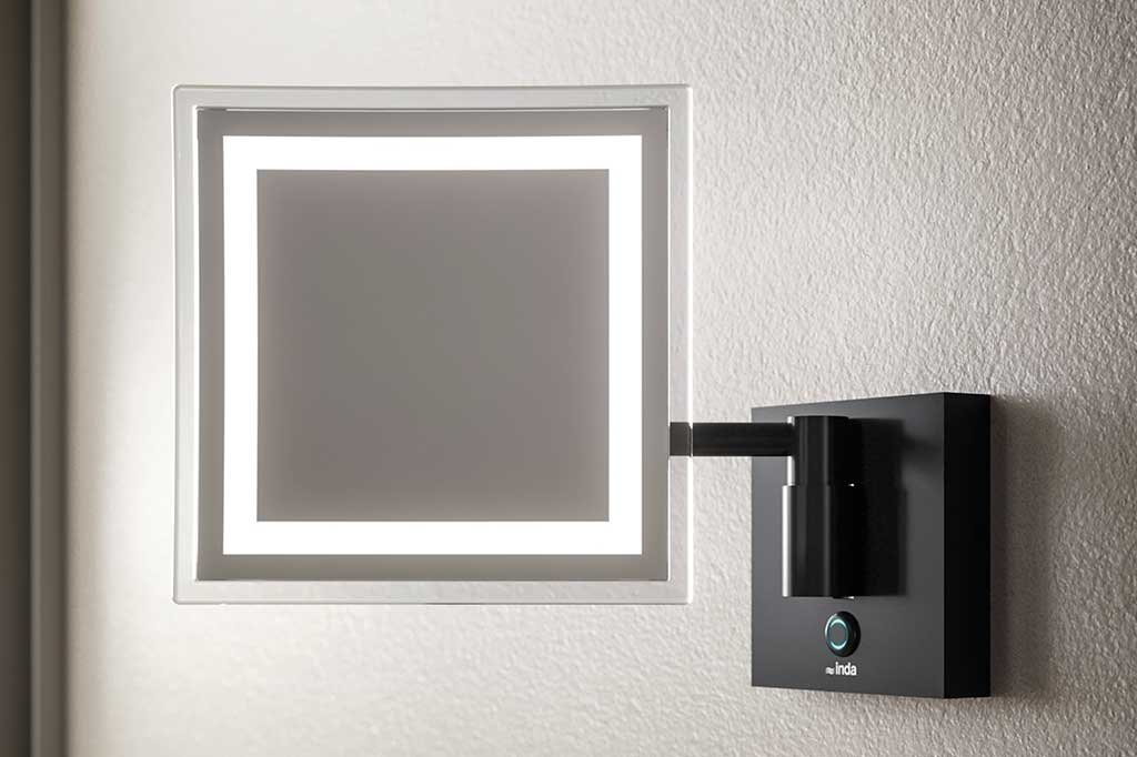 specchio ingranditore bagno parete led
