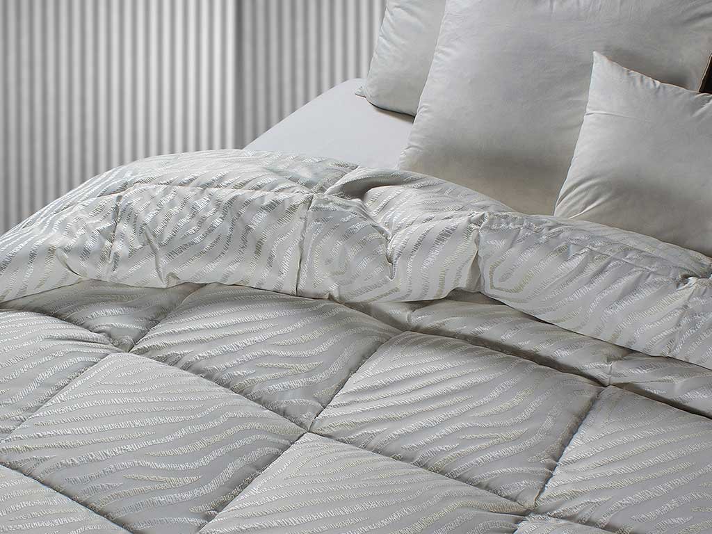 pearl white double quilt and relief decorations