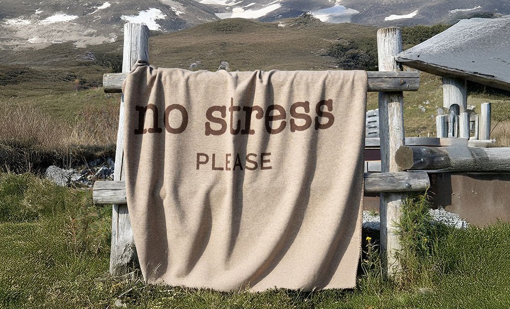 plaid lana cotta con scritta no stress