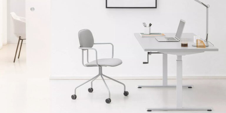 scrivania altezza regolabile