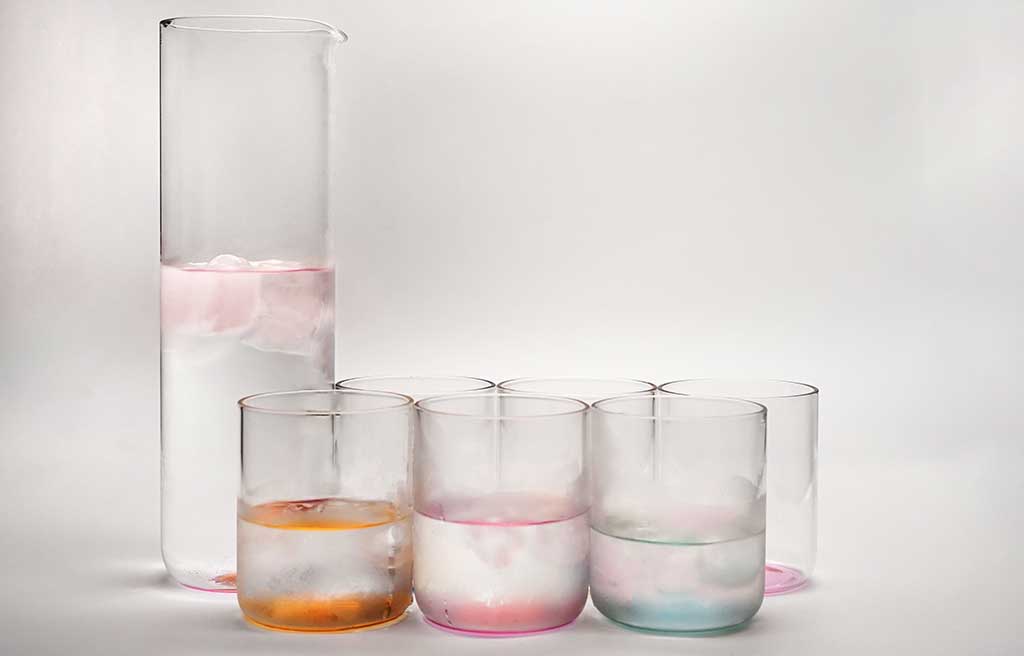 caraffa-e-bicchieri-vetro-borosilicato con fondo dipinto a mano