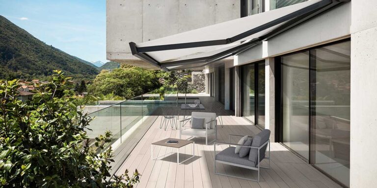 tenda-a-bracci-motorizzati-colore-bianco