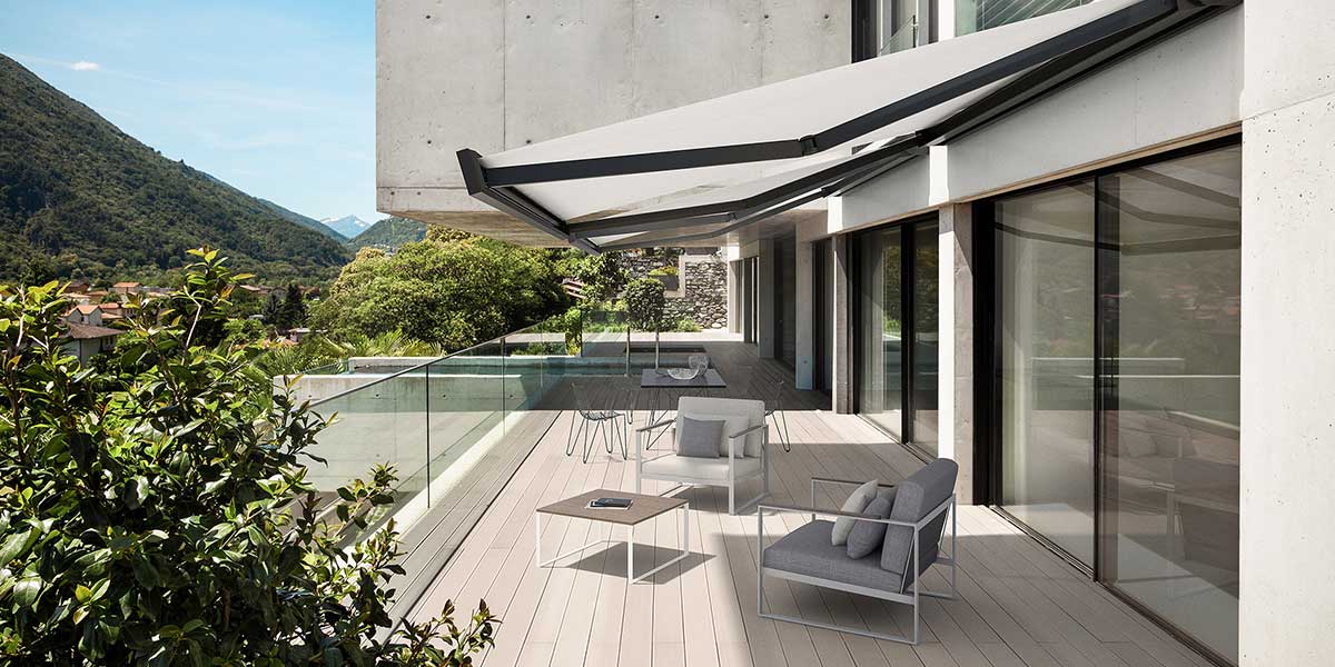 tenda-a-bracci-motorizzati-colore-bianco