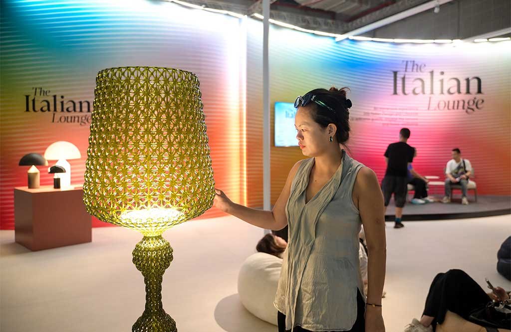 visitatrice italian lounge ciff shangai tocca lampada design
