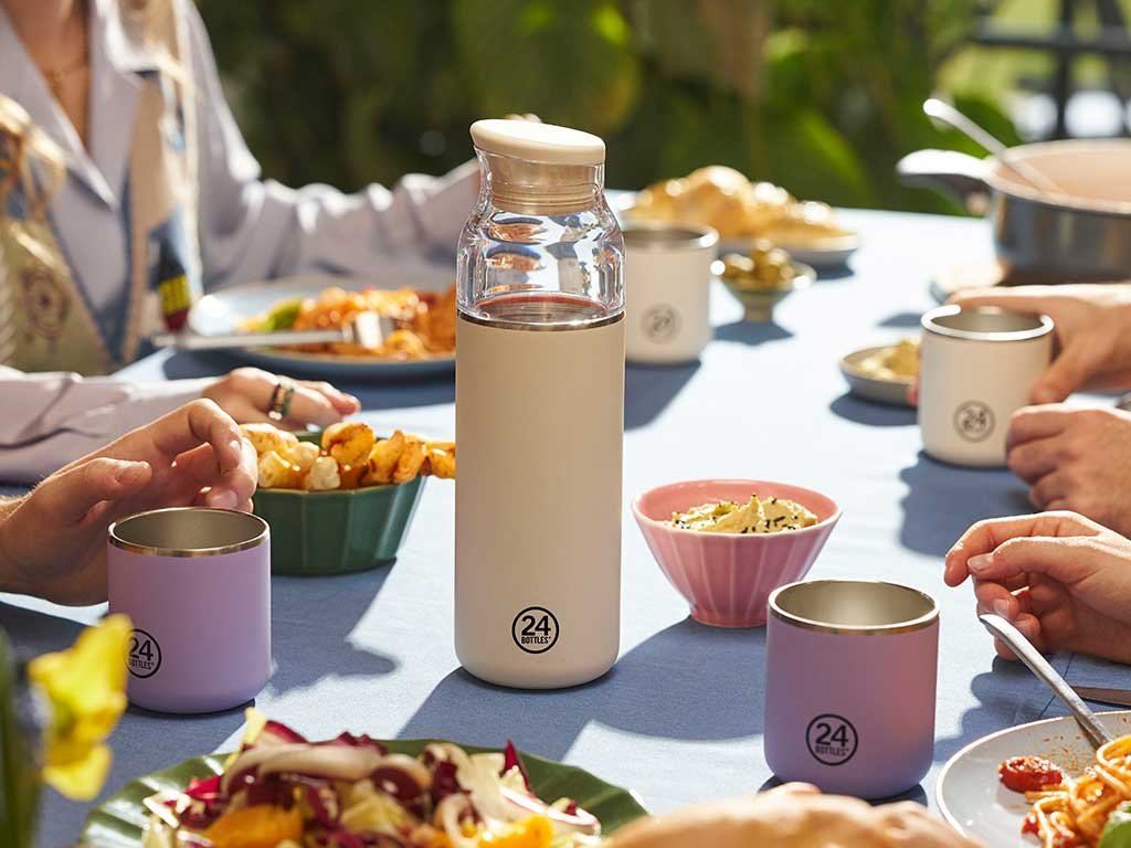 mug tazze bicchieri e caraffa per la tavola in acciaio e vetro
