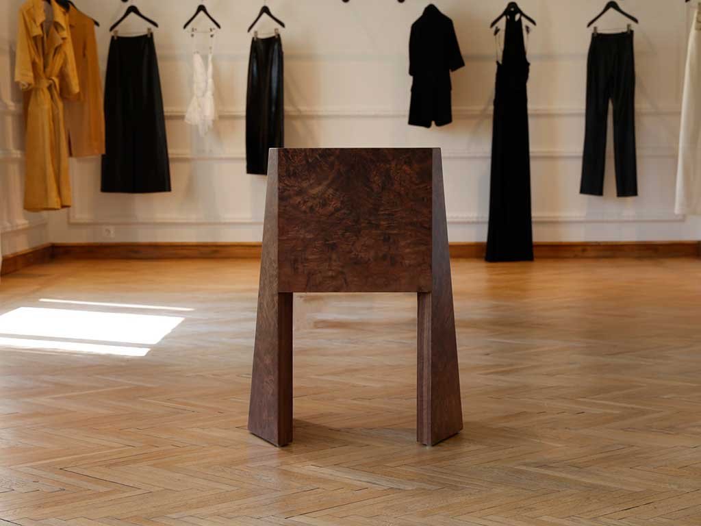dettaglio sedia koza designer pablo sinan