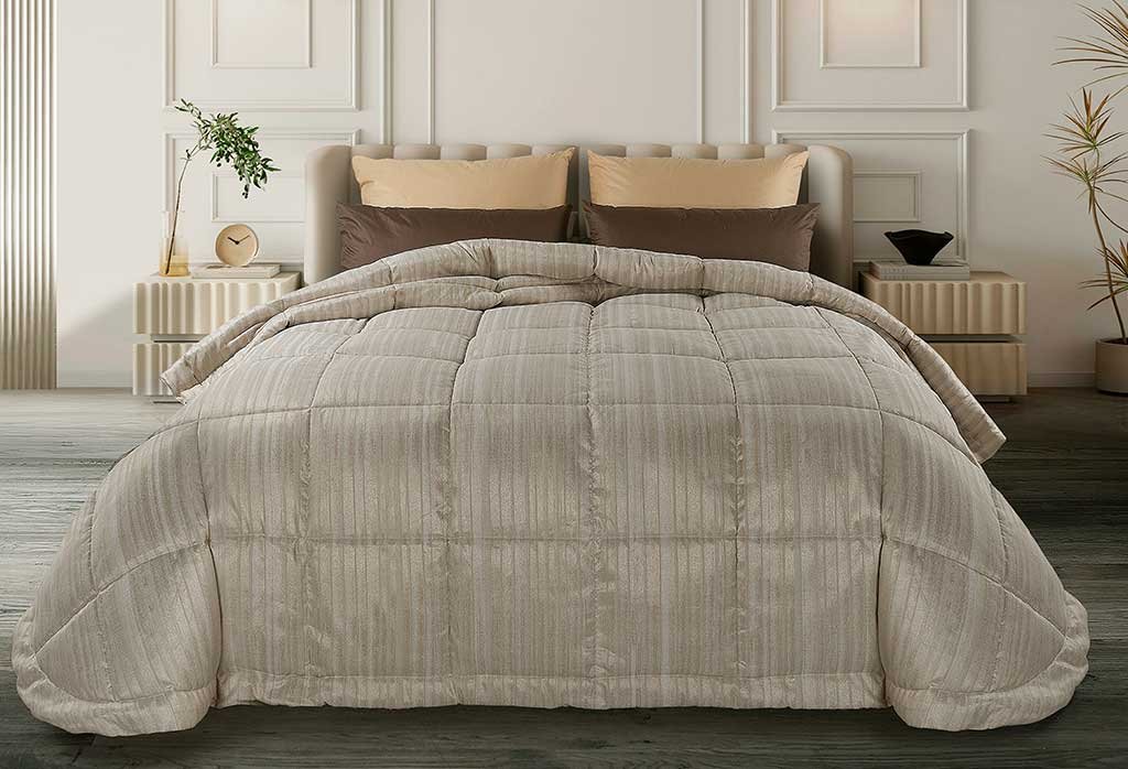 trapunta-matrimoniale-color-beige-effetto-lucido