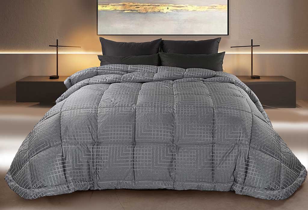 trapunta-matrimoniale-colore-grigio-perla-e-decoro-geometrico